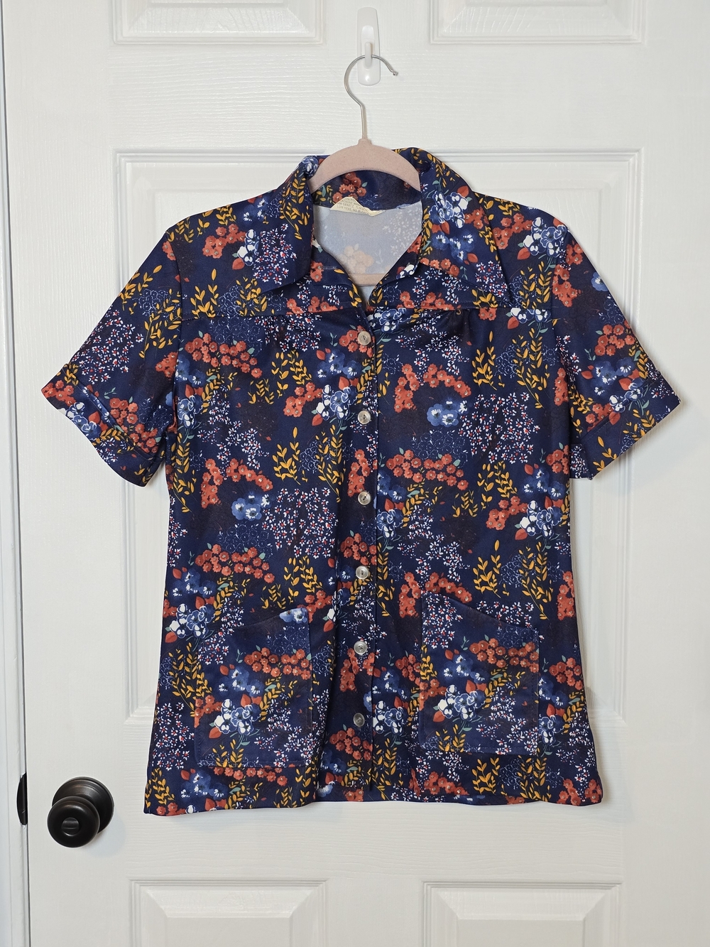 Vintage Smartique Women’s Navy Floral Short Sleeve Button Down Shirt 36/M